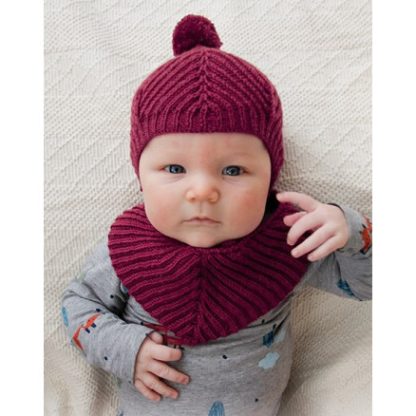 Baby Plum by DROPS Design - Baby Hue og Hagesmæk Strikkeopskrift Str.  - 3/4 år